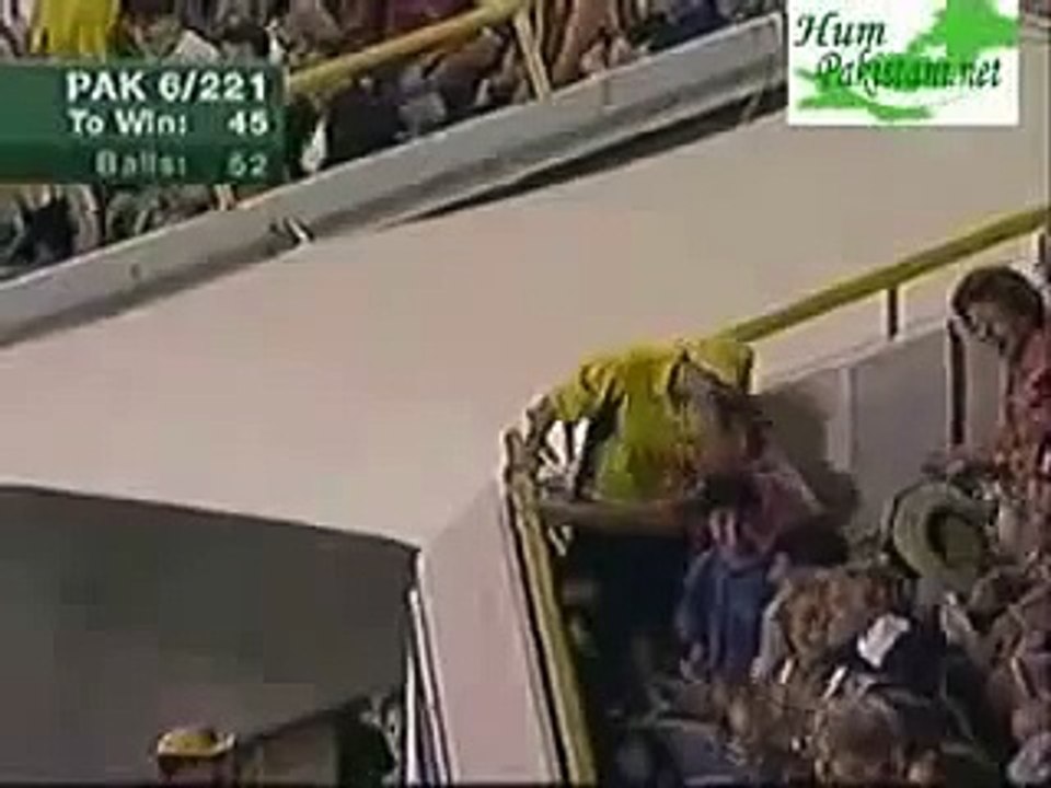 the biggest six in the history of cricket by Shahid Afridi