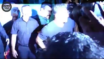 Angry Salman Khan's UGLY FIGHT With Photographers !