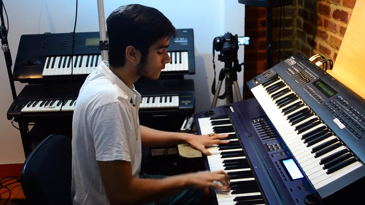 Clash of Clans Battle Theme on Piano - Tocando Música Tema do Clash no Piano ! Gelli Clash