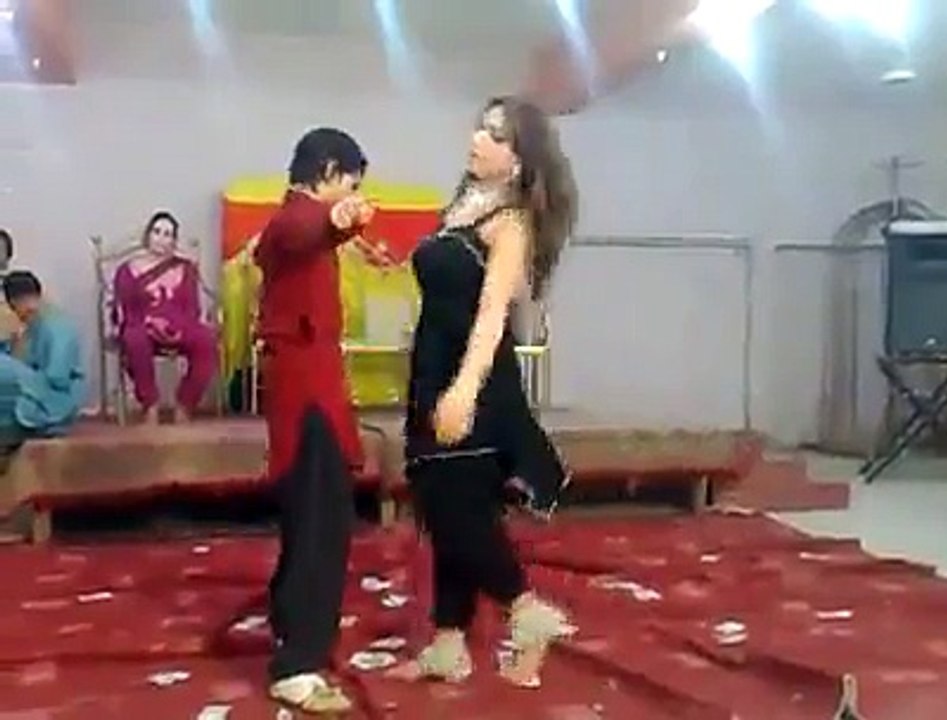 hot COUPLE pathan dance