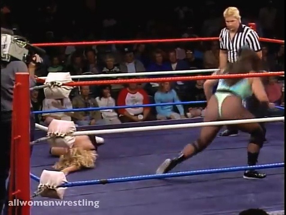 Pro Women Wrestling - Candi Divine vs Reggie Bennett - Full
