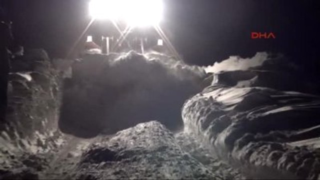 Yüksekova Hasta Kurtarmaya Giden Paletli Ambulans Karda Mahsur Kaldı