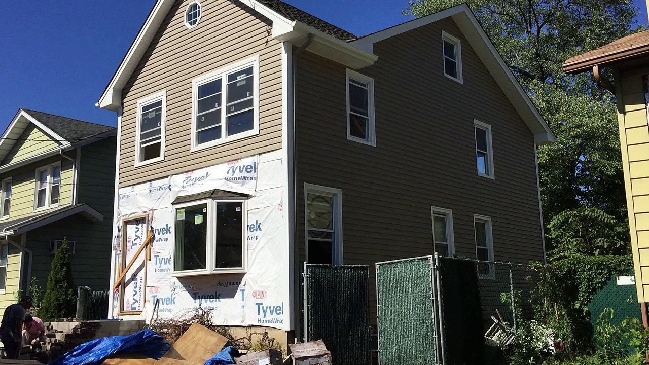 Clifton NJ Vinyl Siding and Home Remodeling Contractor 973-487-3704-Affordable siding and exterior house renovartion company seving Passaic county New Jersey-Vinyl cedar shake siding speciaist- Crane and Prodigy insulated foam backed - FREE ESTIMATES