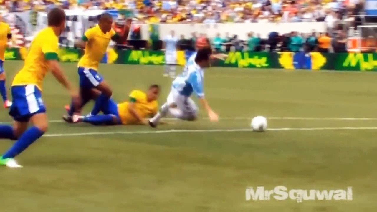 Football - Lionel Messi | Living Legend (HD)