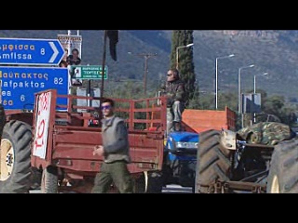 Στο δρόμο και οι αγρότες της Φωκίδας. Διαμαρτυρ...