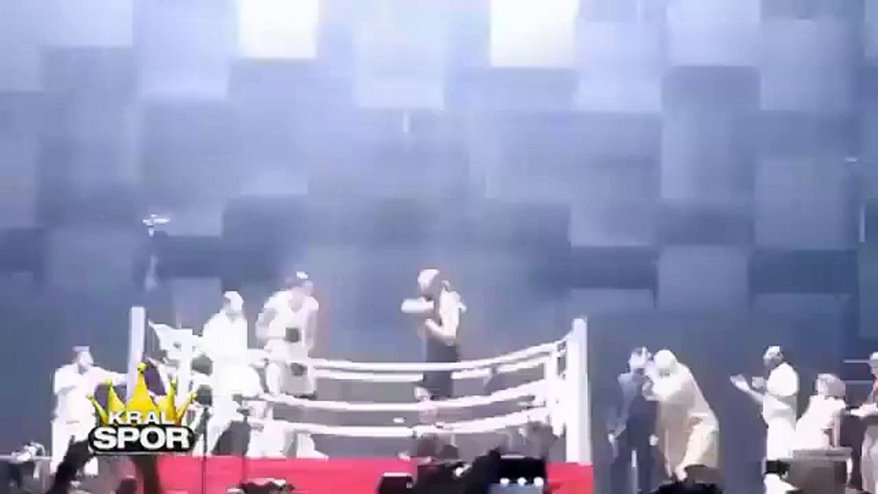 Zlatan Ibrahimovic & Sébastien Chabal s'affrontent aux Enfoirés 2016