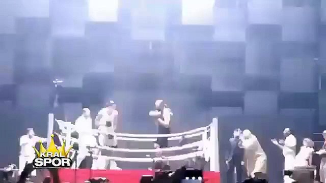 Zlatan Ibrahimovic & Sébastien Chabal s'affrontent aux Enfoirés 2016