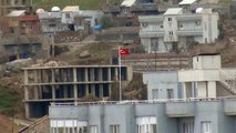 Cizre'de Binaların Çatısına Türk Bayrağı Dikildi