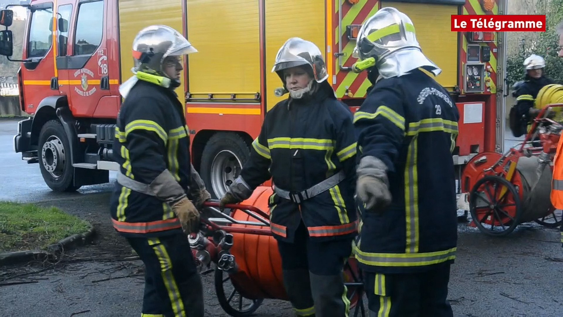 Chateaulin Un Week End Avec Les Pompiers Volontaires Video Dailymotion