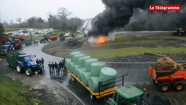Guingamp. Deux grands feux allumés sur la RN12