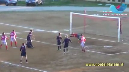 Un gardien sort 4 arrêts en 5 secondes !