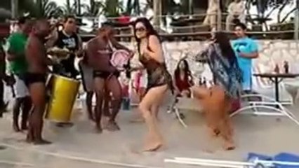 Waka Waka The Best HIP Shaking Dance moves one would ever See