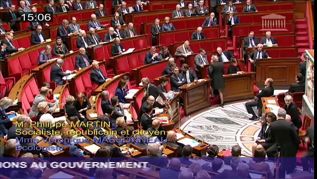 Des députés applaudissent le travail de Christiane Taubira à l'Assemblée nationale