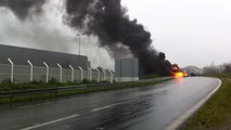 Un feu a été allumé sur la RN165 derrière le Leclerc