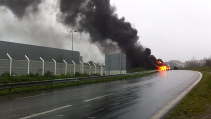 Un feu a été allumé sur la RN165 derrière le Leclerc