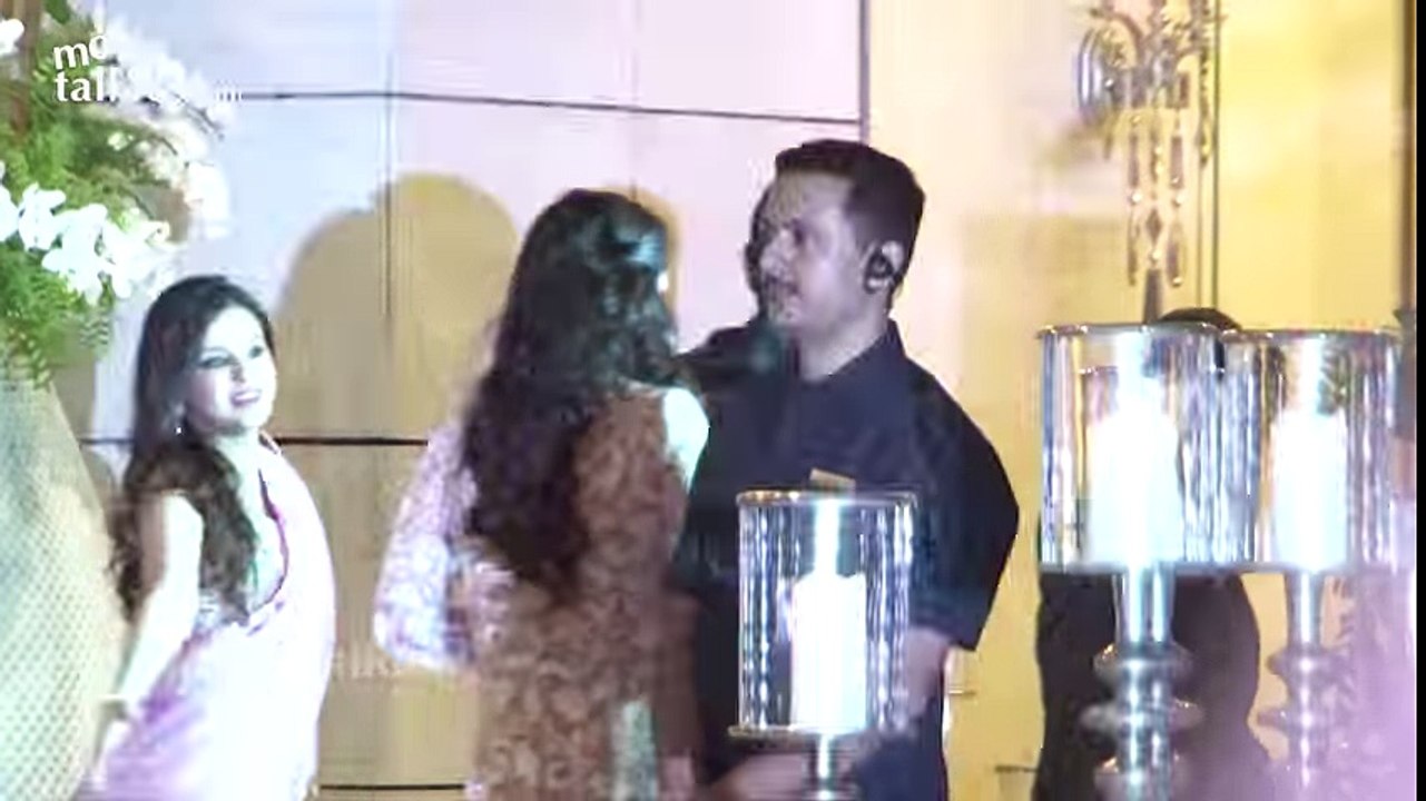 SHOCKING- Salman Khan & Aishwarya Rai Face To Face At Harbhajan's Reception