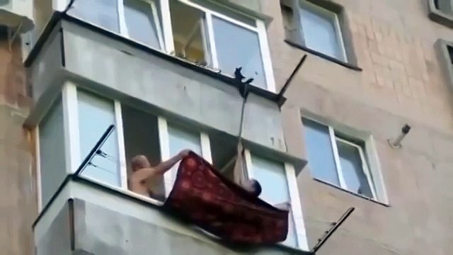 Спасли котенка!!! Вот это мужики!!! МОЛОДЦЫ!!!