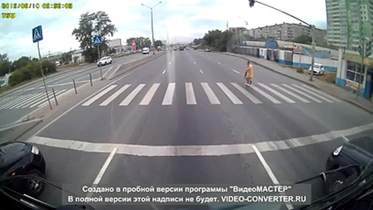 On roule pas sur le passage piéton !