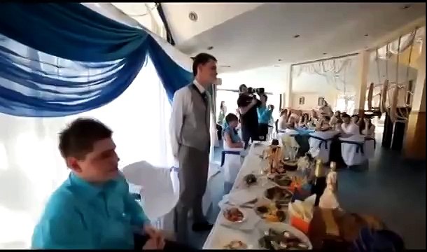 Как же красиво поёт невеста, жениху повезло