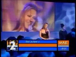 Mariah Carey teaching Jennifer Lopez how to sing