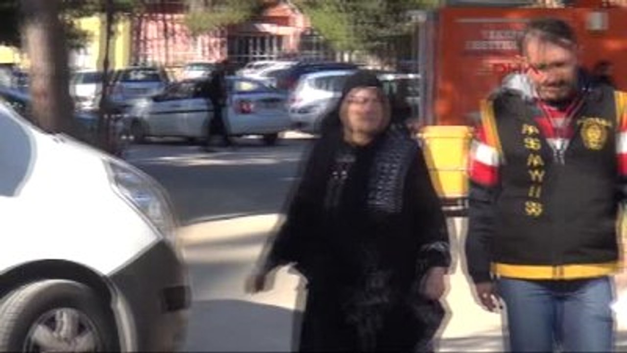 Adana - Suriyeli Kadın, Zor Durumdaki Suriyeli Kadınları Erkeklere Pazarlıyormuş