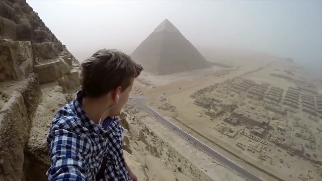 La vidéo du touriste allemand escaladant la pyramide de Gizeh