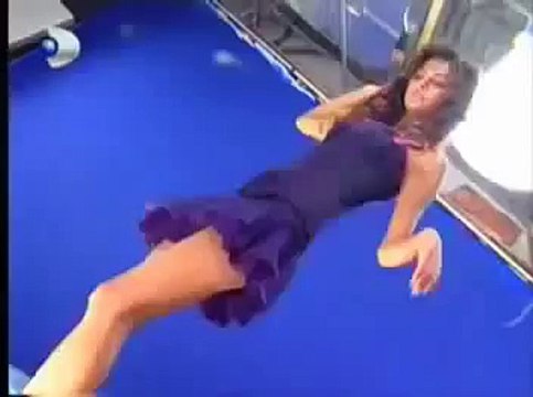 Ayşe Hatun Önal alttan çekim