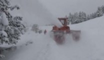 Karayolları tarafından üretilen yerli rotatif, Abant'ta kar kürüyor