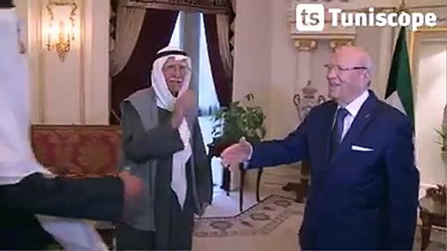 الباجي قايد السبسي يفرك فيهم في الكويت الى المرزوقي ههههههههههه