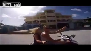 Yere Batsın Selfie Çubuğunuz Dedirten Scooter Kazası izle | Kamera Şakaları