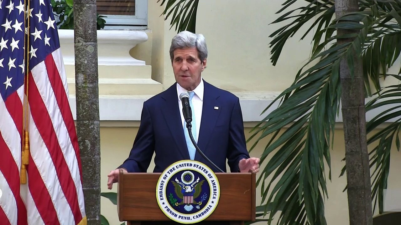 John Kerry no Camboja