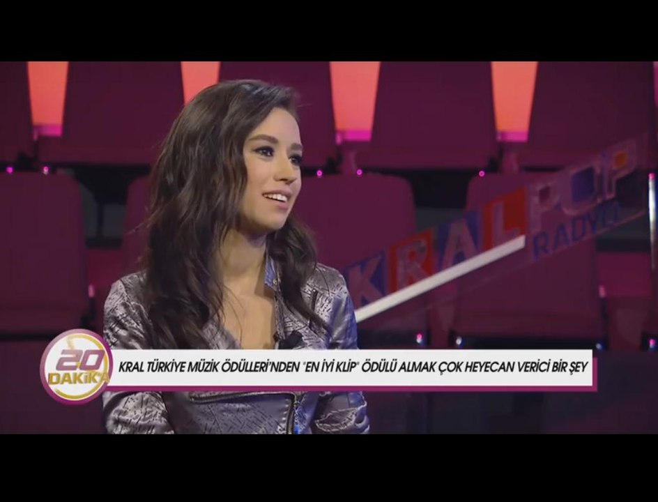Tuğba Yurt - 20 Dakika (Kral Pop Tv)