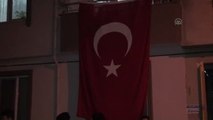 Şehit Polis Zekeriya Bilgen'in Baba Evine Türk Bayrağı Asıldı
