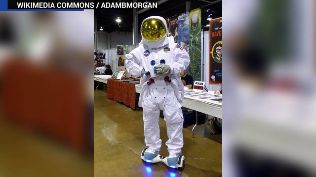 Hoverboard fail: Deerbrook mall evacuated after hoverboard catches fire - TomoNews