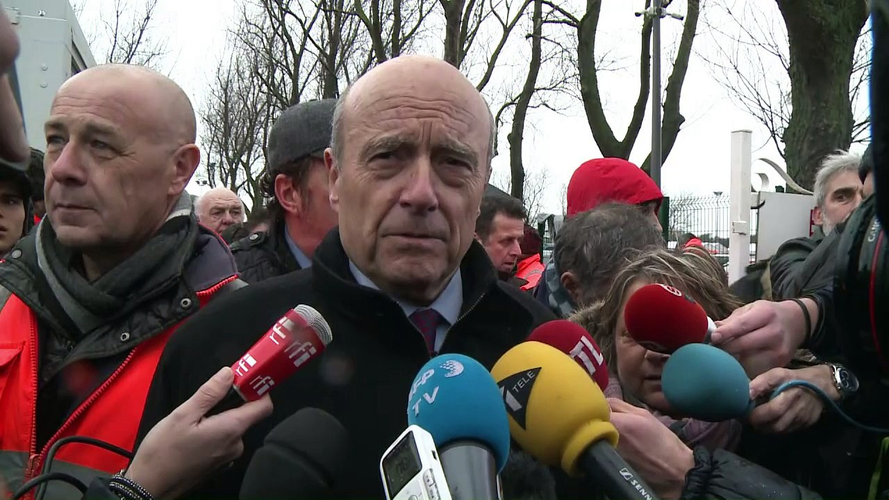 Calais: Juppé, candidat à la primaire en visite dans la jungle