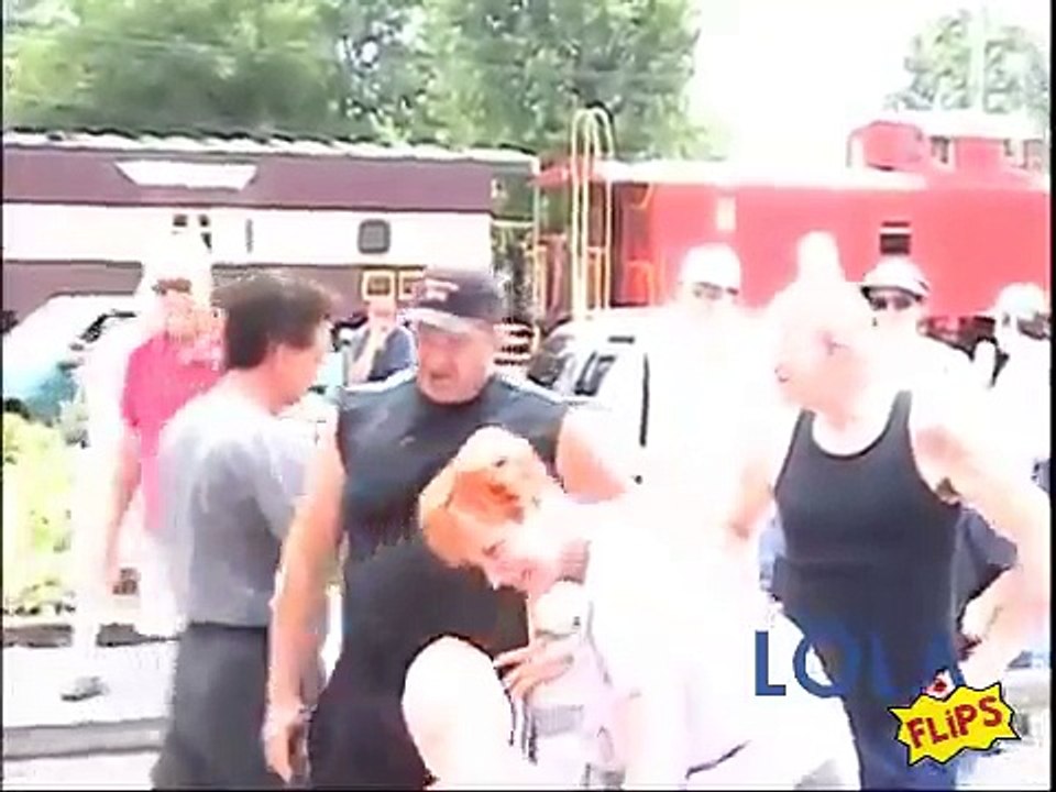 STRONGMAN: Syrian man pulls 150 tonne train