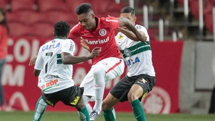 Inter perde 'caminhão de gols' e fica só no empate contra o Coxa