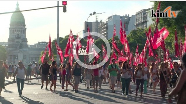 Penunjuk perasaan desak aktivis dibebaskan