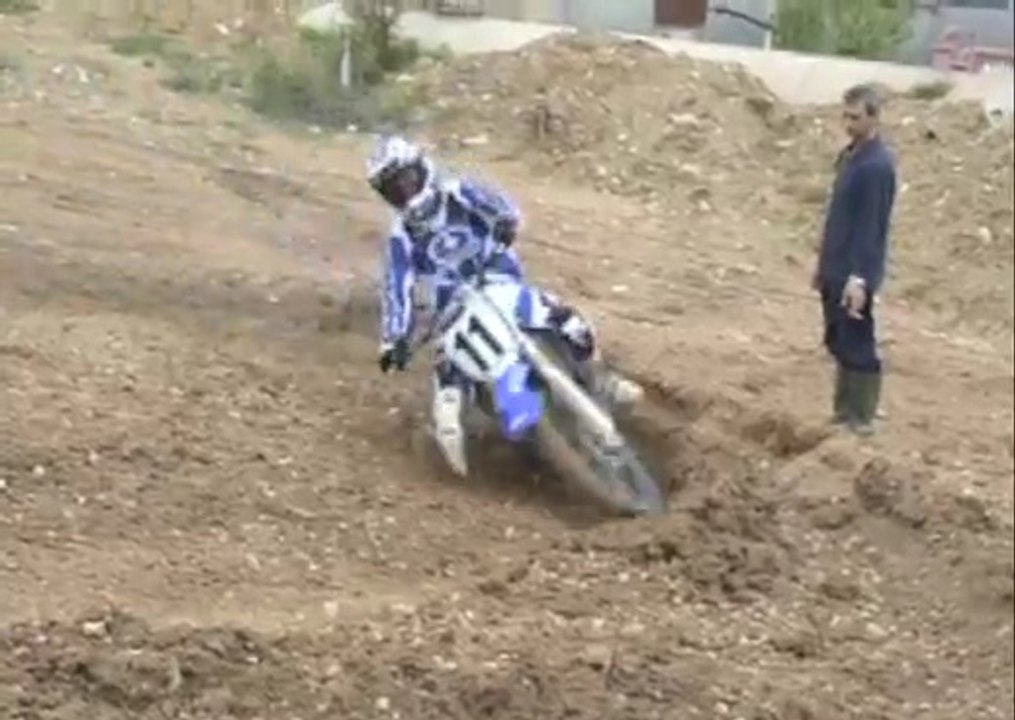 Comment bien prendre un virage en motocross ?