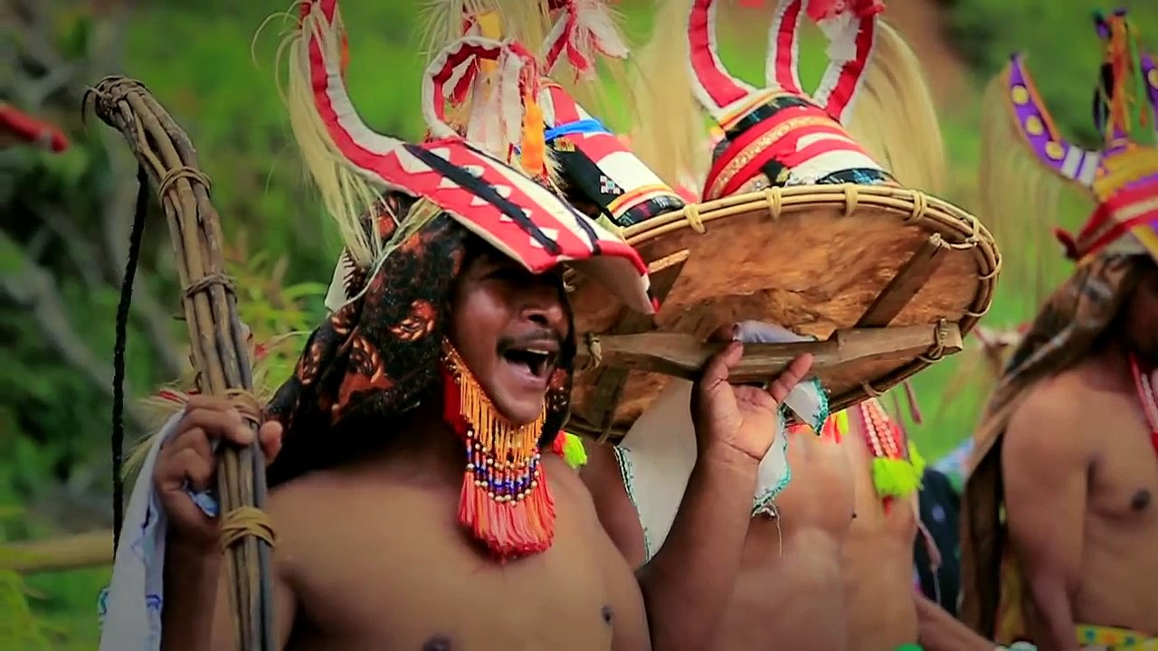 Discover KELIMUTU (Flores) Adventure to The Three Colored Lakes. Best Travel Destination 2016
