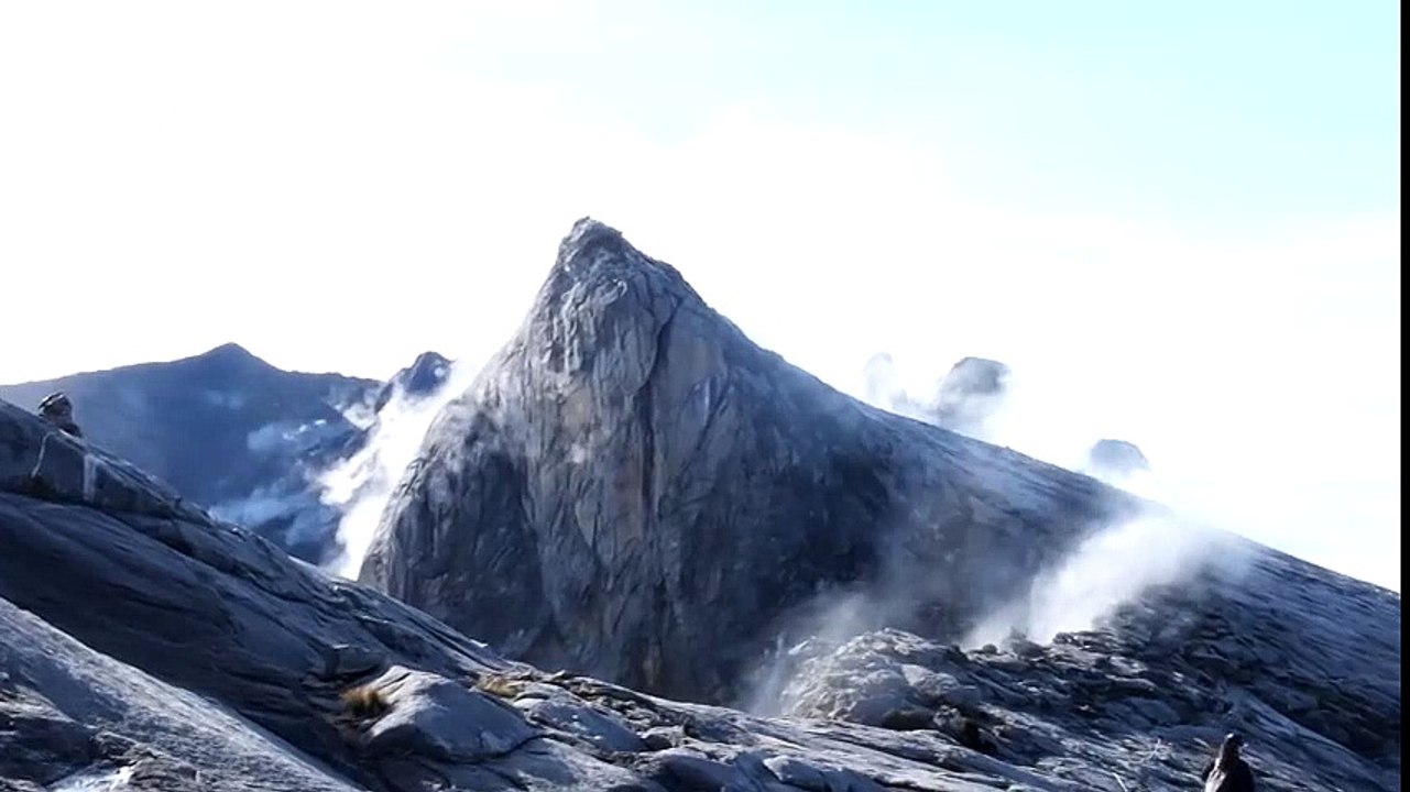 Earthquake on Mt. Kinabalu on June 5, 2015 (1: the footage)  Disastrous Earthquakes