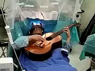 Chinese musician plays guitar in brain surgery