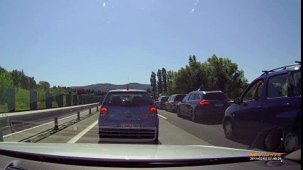Man crashes his car through Toll Road gate   автокатастрофа