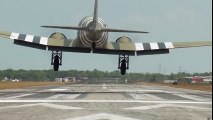 DC-3 High Wind Crosswind Landing  Crosswind Landing