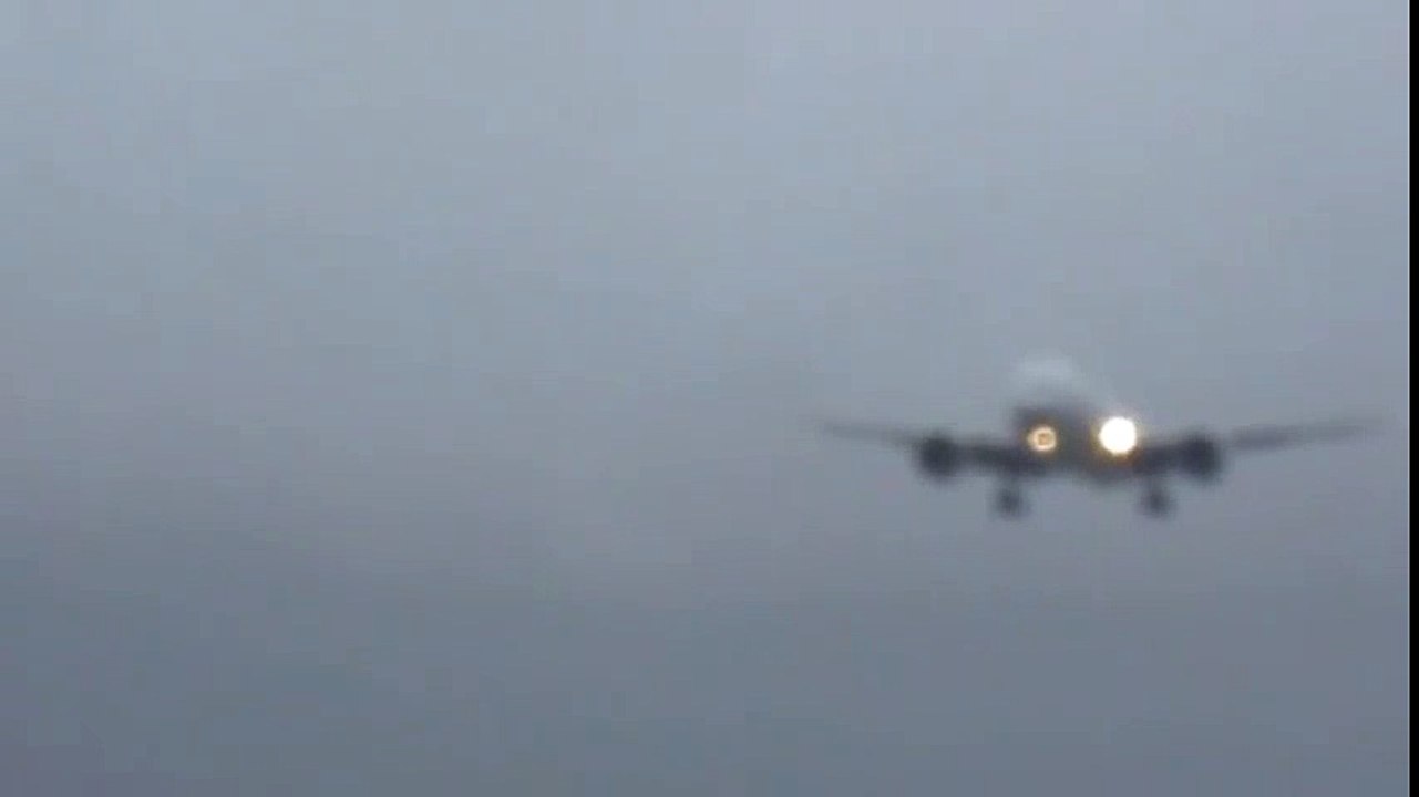 Air France Boeing 777-300ER Crosswind Landing in Mauritius  Crosswind Landing