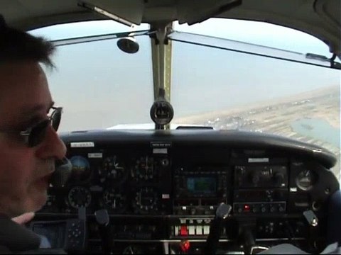 PA28 landing - Lydd (EGMD) circuit and crosswind landing. Crosswind Landing