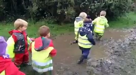 Kirlenmek güzeldir...  Çocuk sesleri Sanki bir kuş cıvıltısı