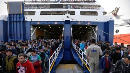 Sığınmacılar Feribotlarla Türkiye'ye Geri  Gönderilecek