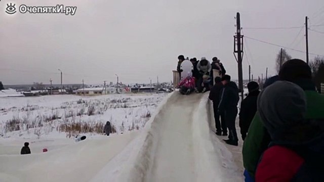 Ледяная горка как зимнее развлечение