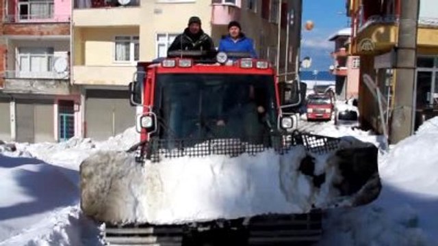 Astım Hastası Babaanne ile Torununun Yardımına Kar Ambulansı Yetişti